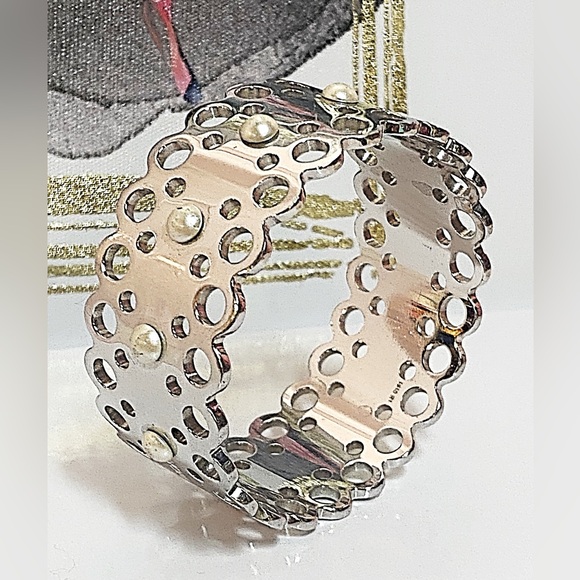 Louis Vuitton Hide and Seek Pearl Silver Tone Bangle Bracelet - Picture 1 of 6